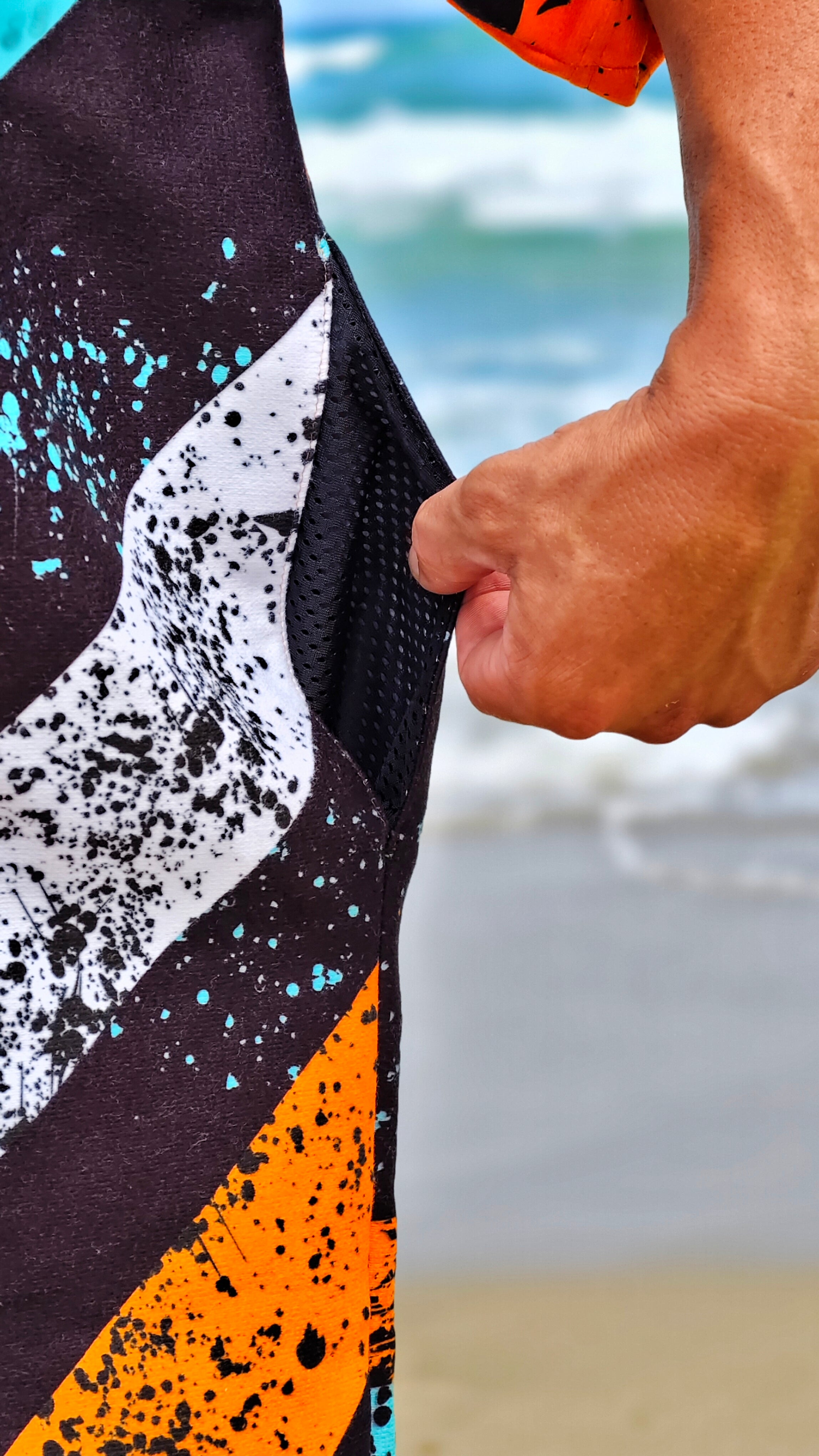 Оранжева мъжка плажна пончо кърпа с качулка, цип и джобове – CACAO Beachwear™