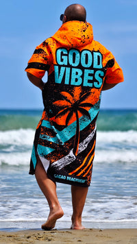 Poncho de praia masculino Blue Spirit com capuz, fecho e bolsos – CACAO Beachwear™
