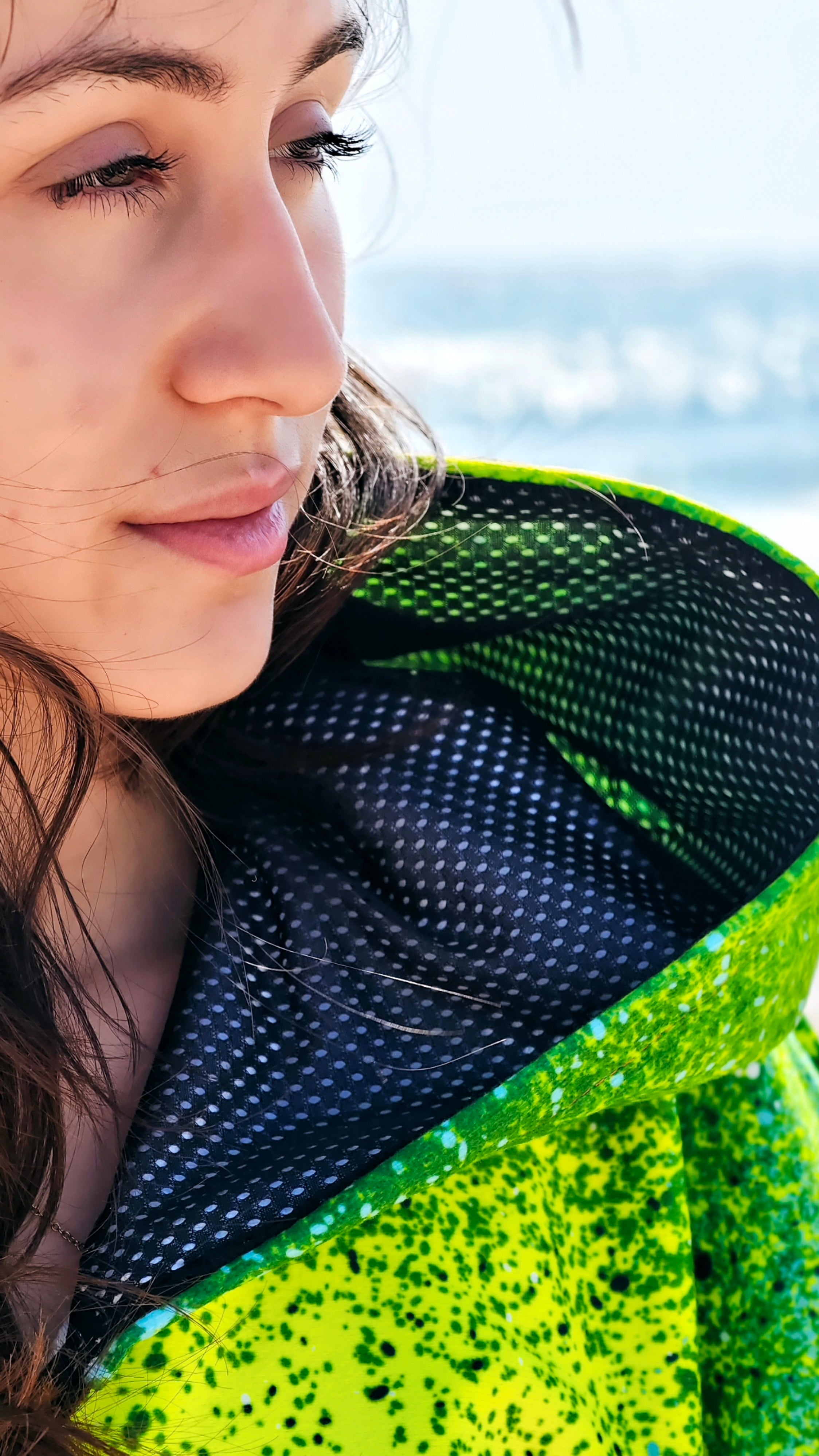 Дамско плажно пончо Surf Vibe с качулка, цип и джобове – CACAO Beachwear™