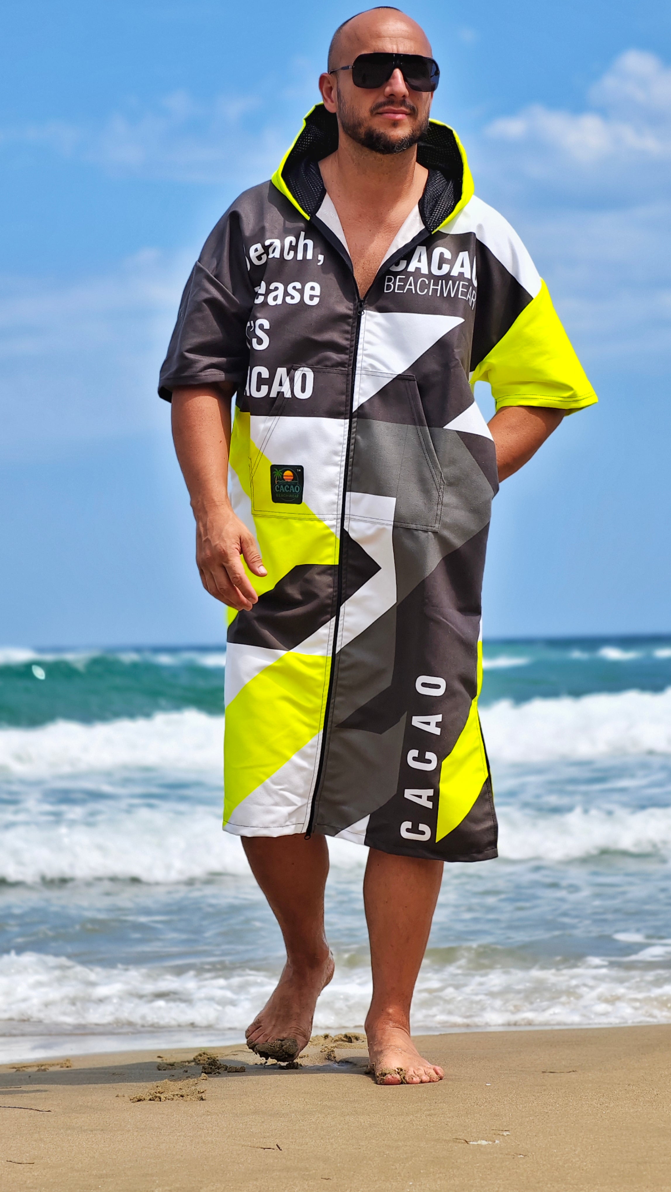 Мъжко плажно пончо Solar Vibes хавлия NanoDry Ultra™ с качулка, цип и джобове – CACAO Beachwear™