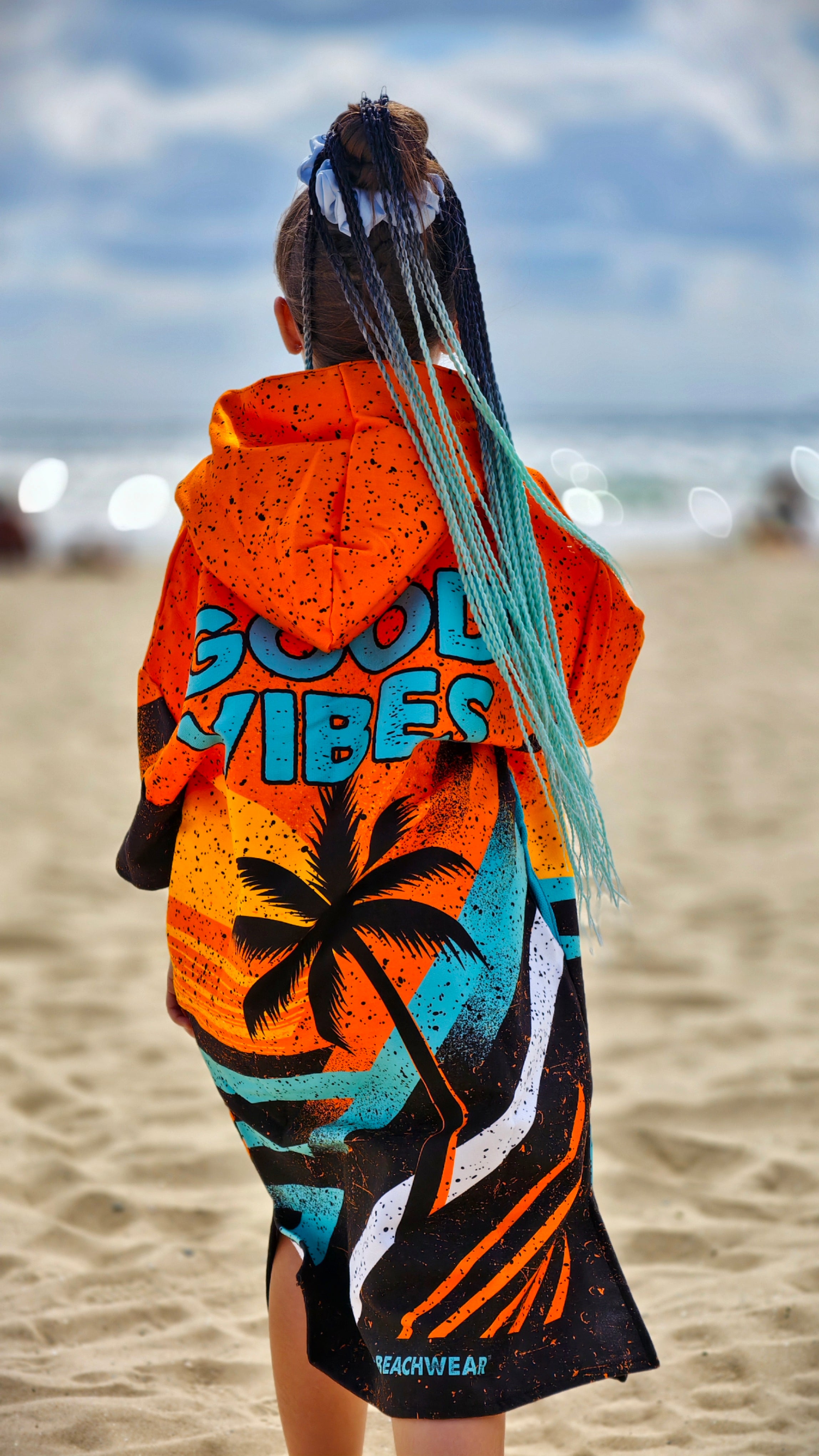 Poncho de praia infantil Orange em toalha para meninas com capuz, fecho de correr e bolsos – CACAO Beachwear™


