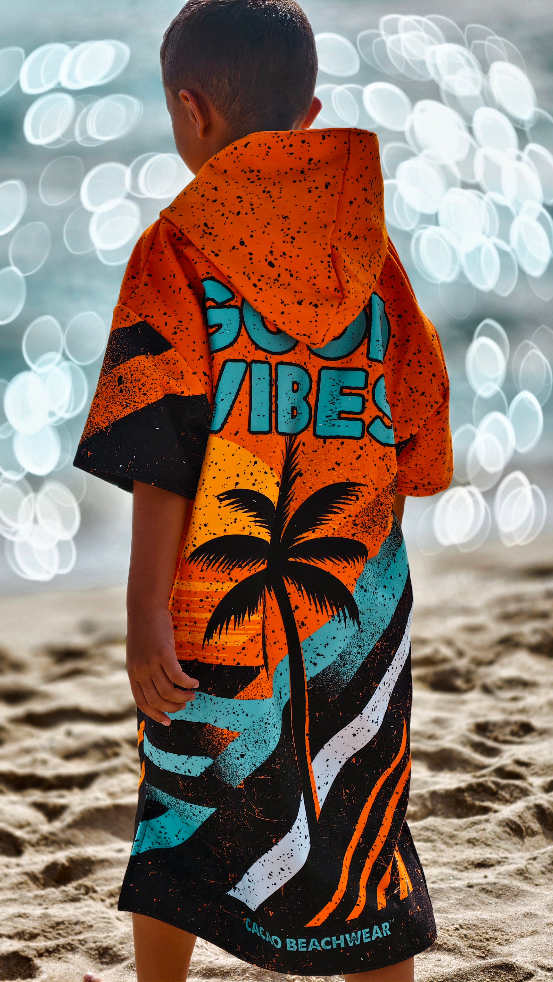 Детска плажна хавлия-пончо в оранжево с качулка, цип и джобове – CACAO Beachwear™