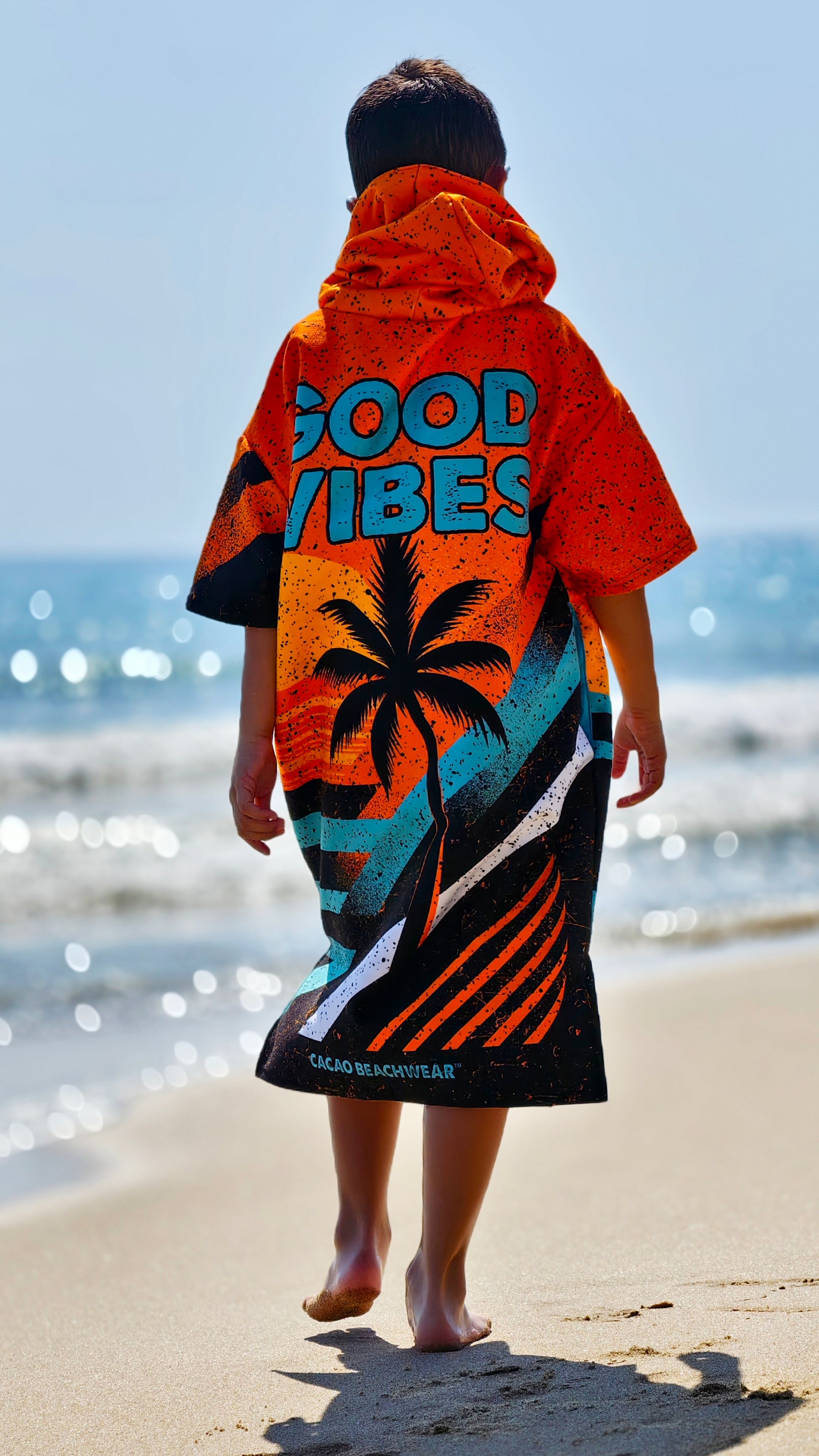 Детска плажна хавлия-пончо в оранжево с качулка, цип и джобове – CACAO Beachwear™