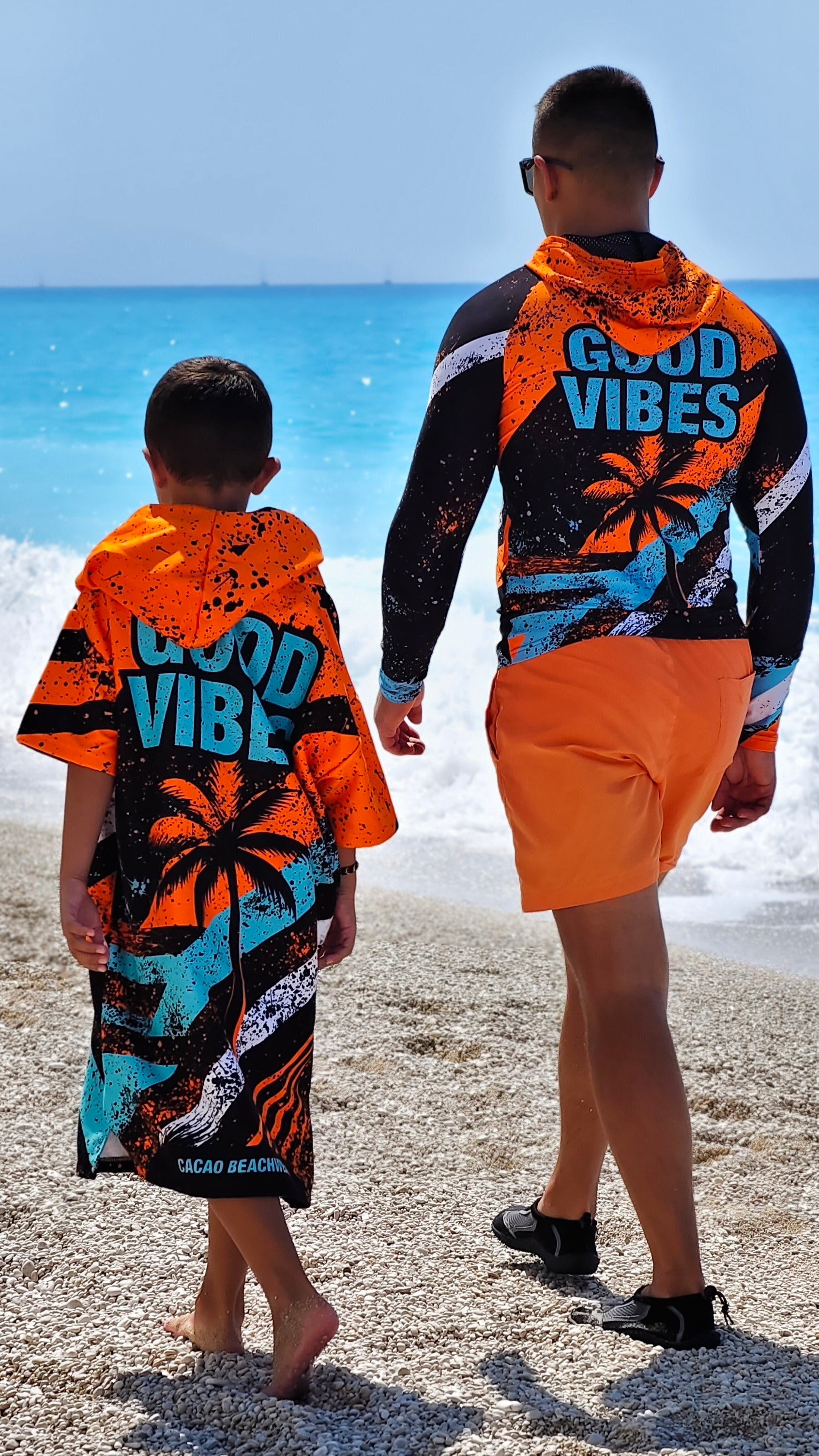 Poncho asciugamano da spiaggia per bambini Blue Spirit da ragazzo con cappuccio, zip e tasche – CACAO Beachwear™
