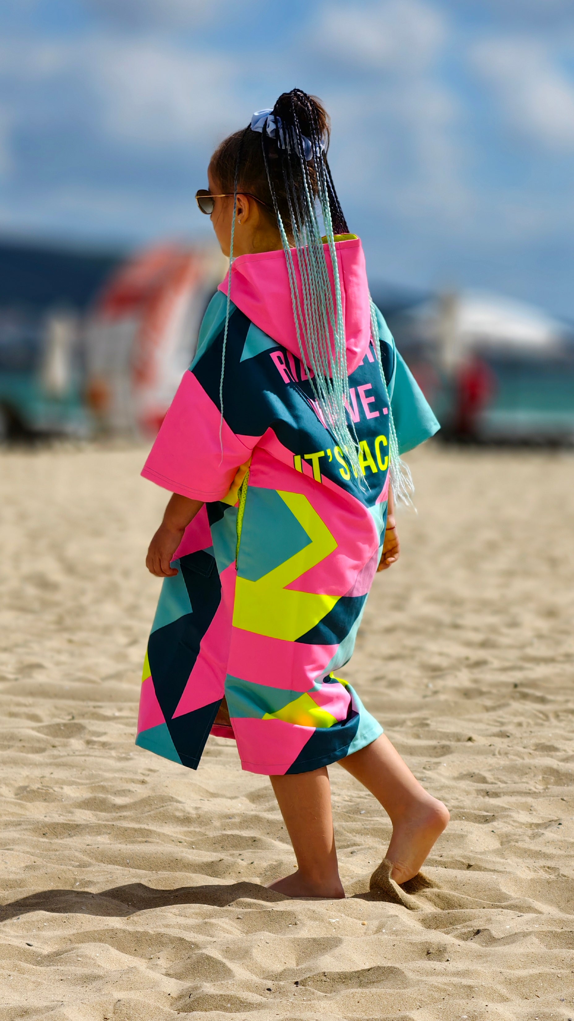 Colorful Solar Vibes children’s beach poncho NanoDry Ultra™ towel for girls with hood, zipper and pockets – CACAO Beachwear™