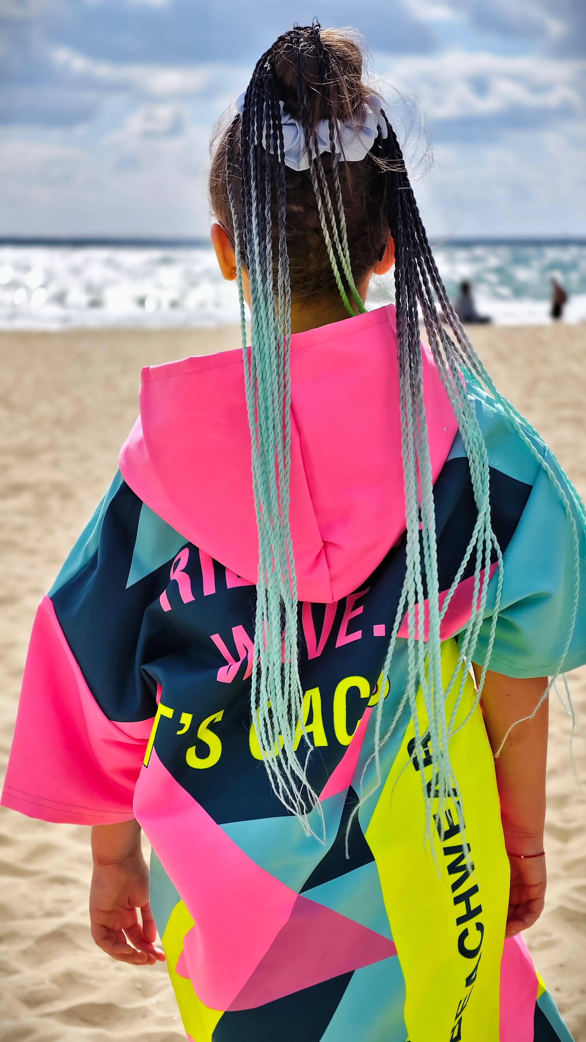 Colorful Solar Vibes children’s beach poncho NanoDry Ultra™ towel for girls with hood, zipper and pockets – CACAO Beachwear™