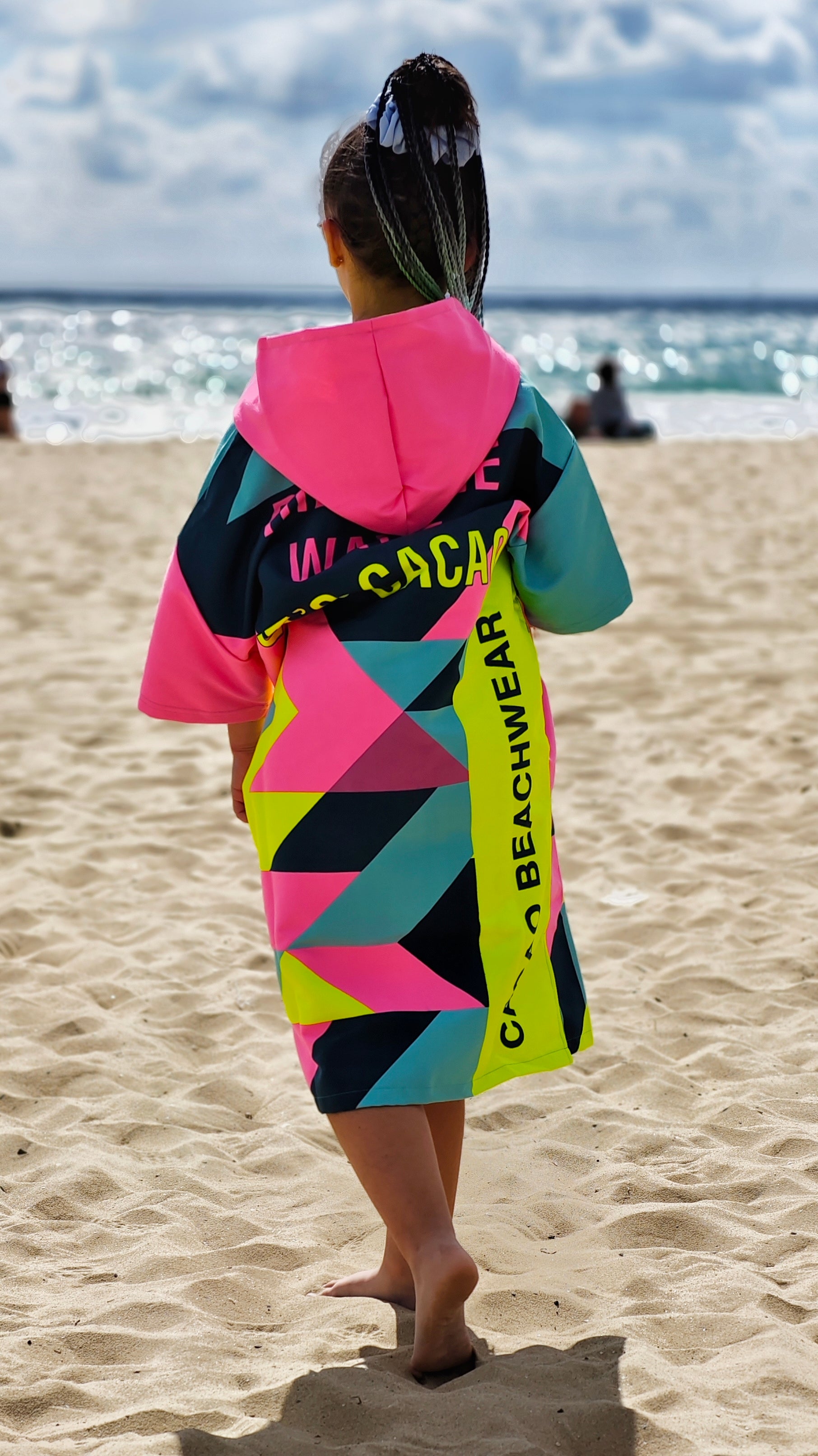 Colorful Solar Vibes children’s beach poncho NanoDry Ultra™ towel for girls with hood, zipper and pockets – CACAO Beachwear™
