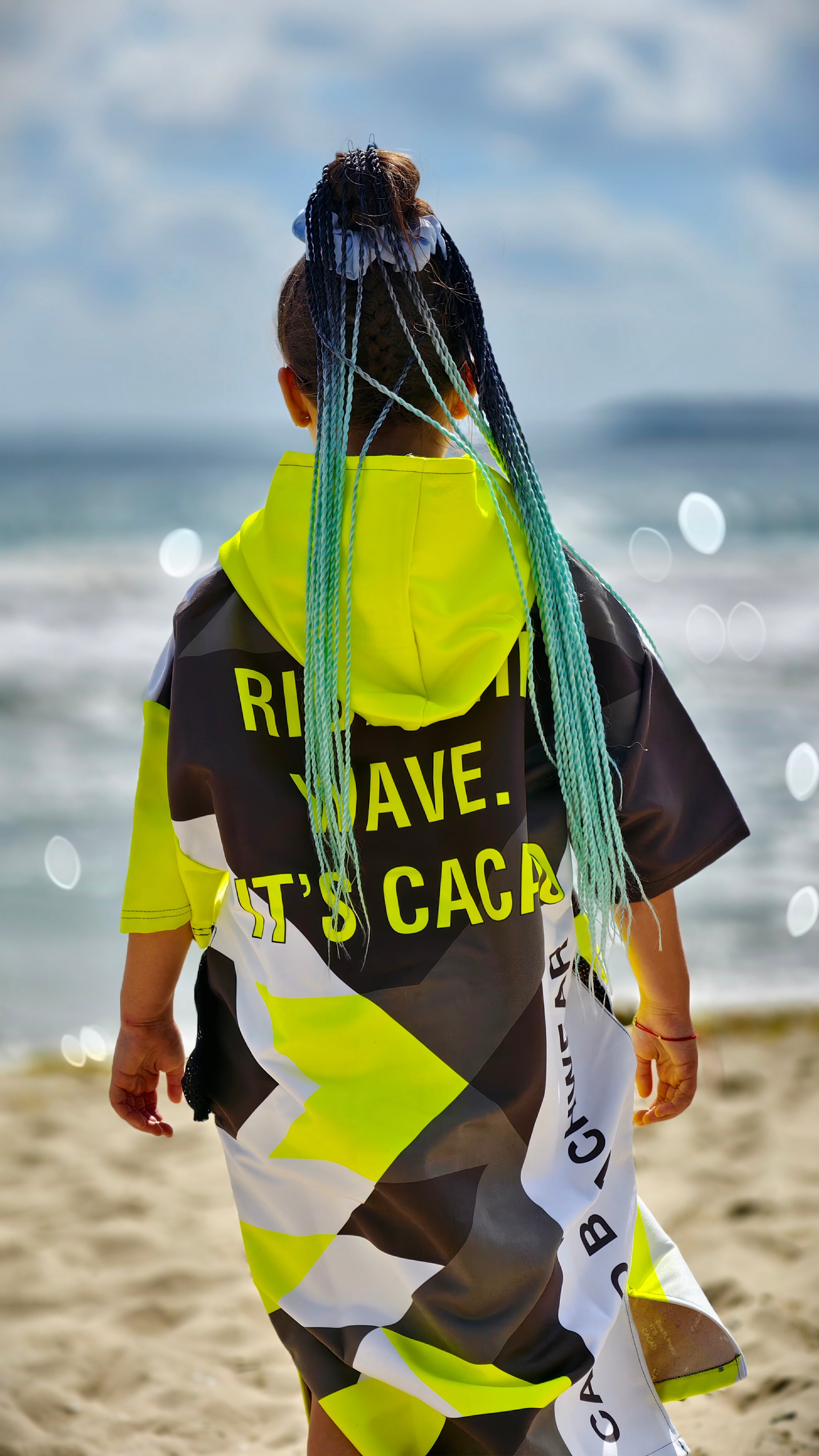 Детско плажно пончо Solar Vibes хавлия NanoDry Ultra™ с качулка, цип и джобове – CACAO Beachwear™
