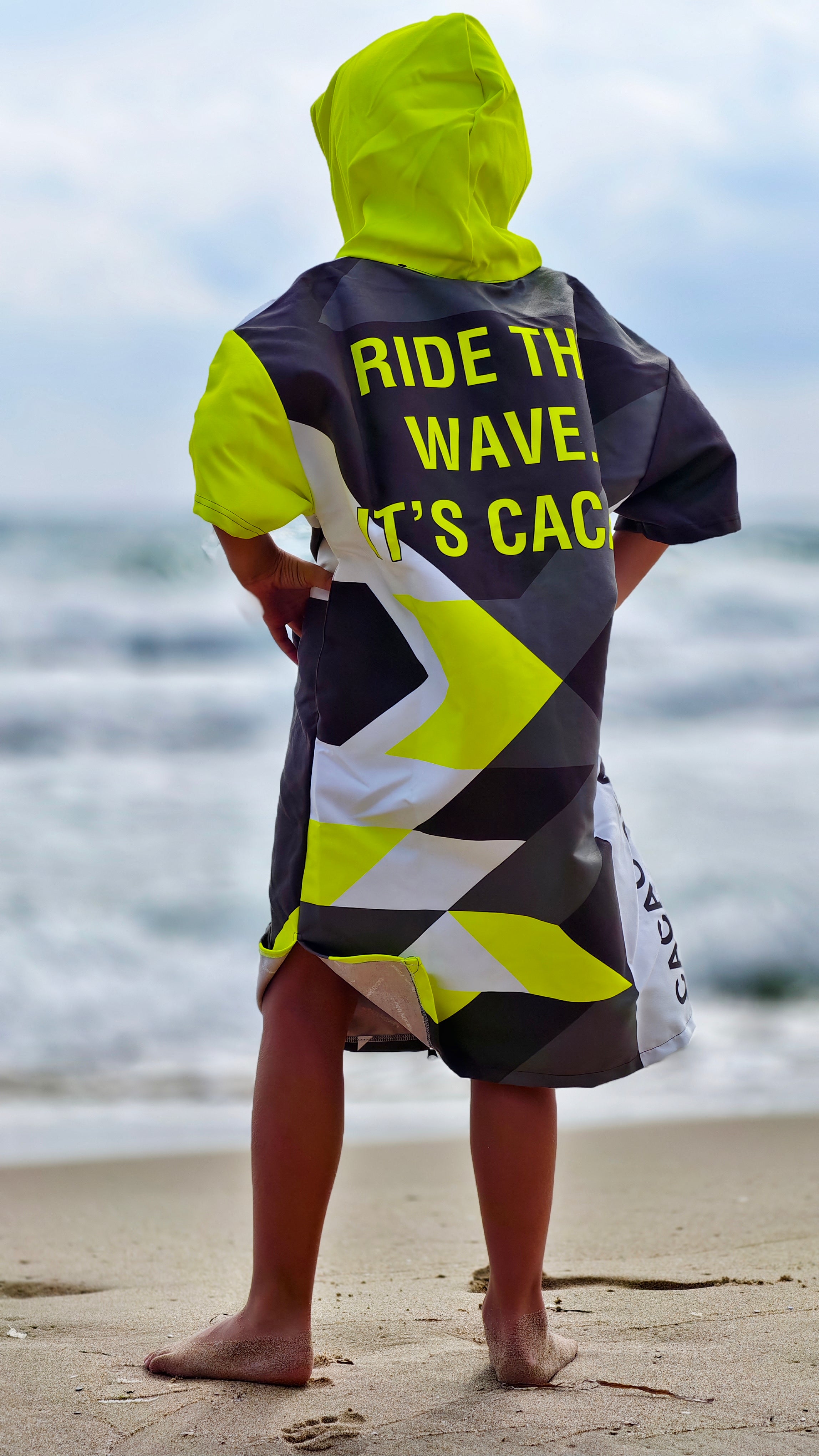 Solar Vibes children’s beach poncho NanoDry Ultra™ towel for boys with hood, zipper and pockets – CACAO Beachwear™