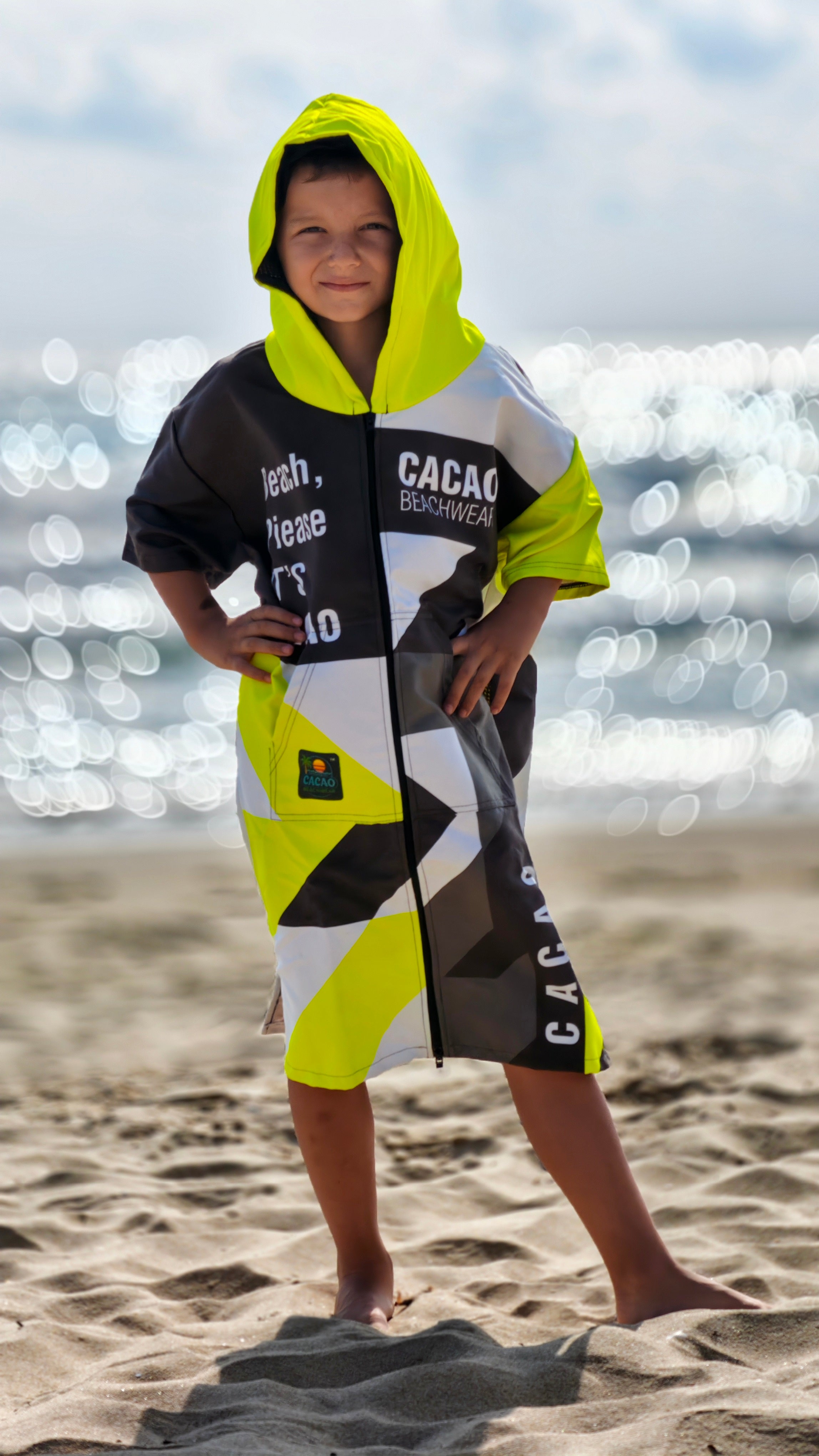 Детско плажно пончо Solar Vibes хавлия NanoDry Ultra™ с качулка, цип и джобове – CACAO Beachwear™