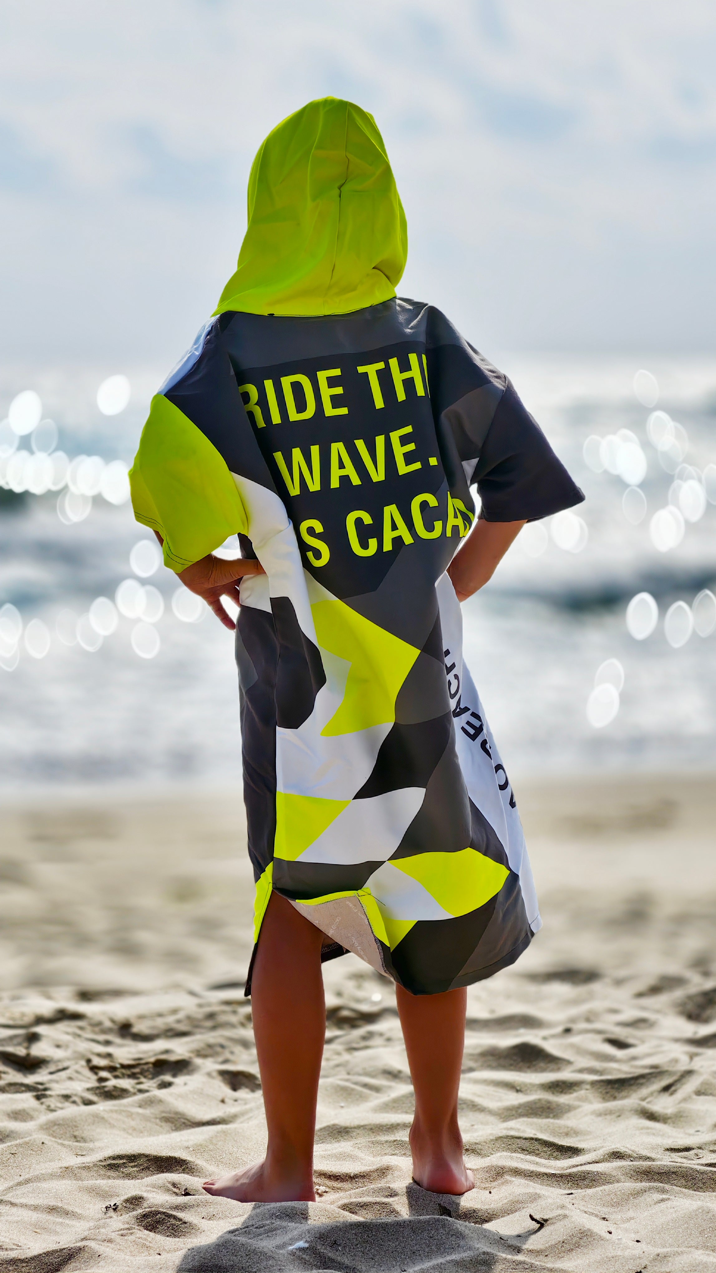 Детско плажно пончо Solar Vibes хавлия NanoDry Ultra™ с качулка, цип и джобове – CACAO Beachwear™