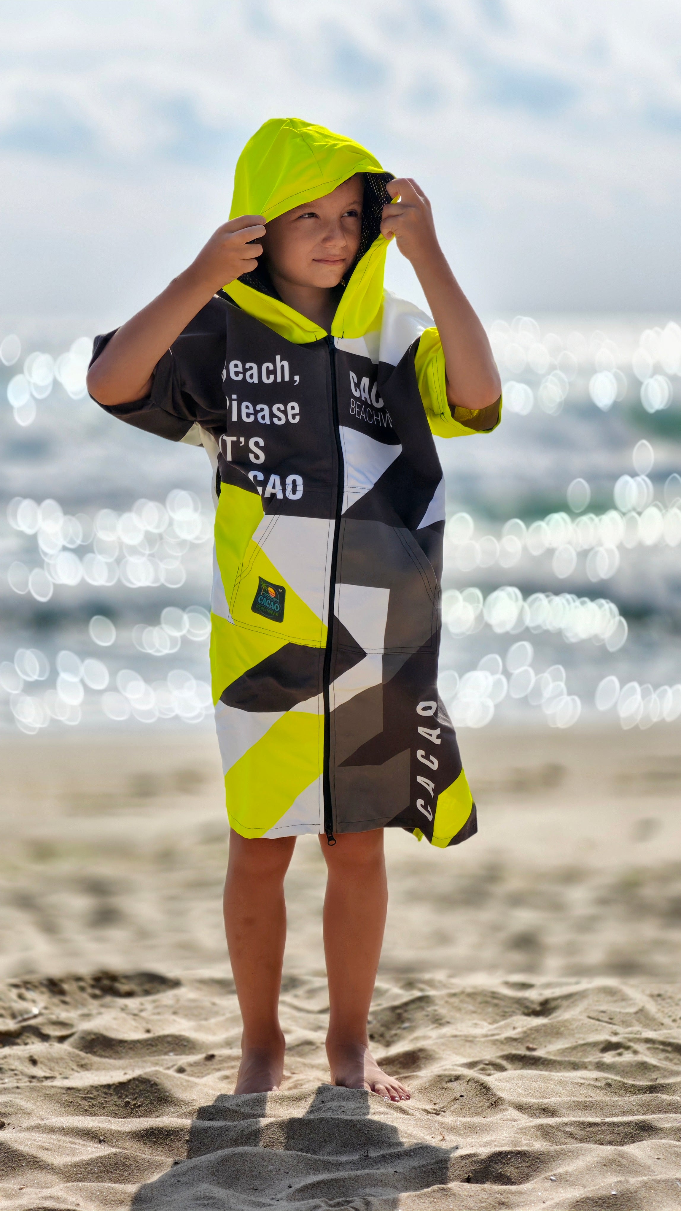 Детско плажно пончо Solar Vibes хавлия NanoDry Ultra™ с качулка, цип и джобове – CACAO Beachwear™