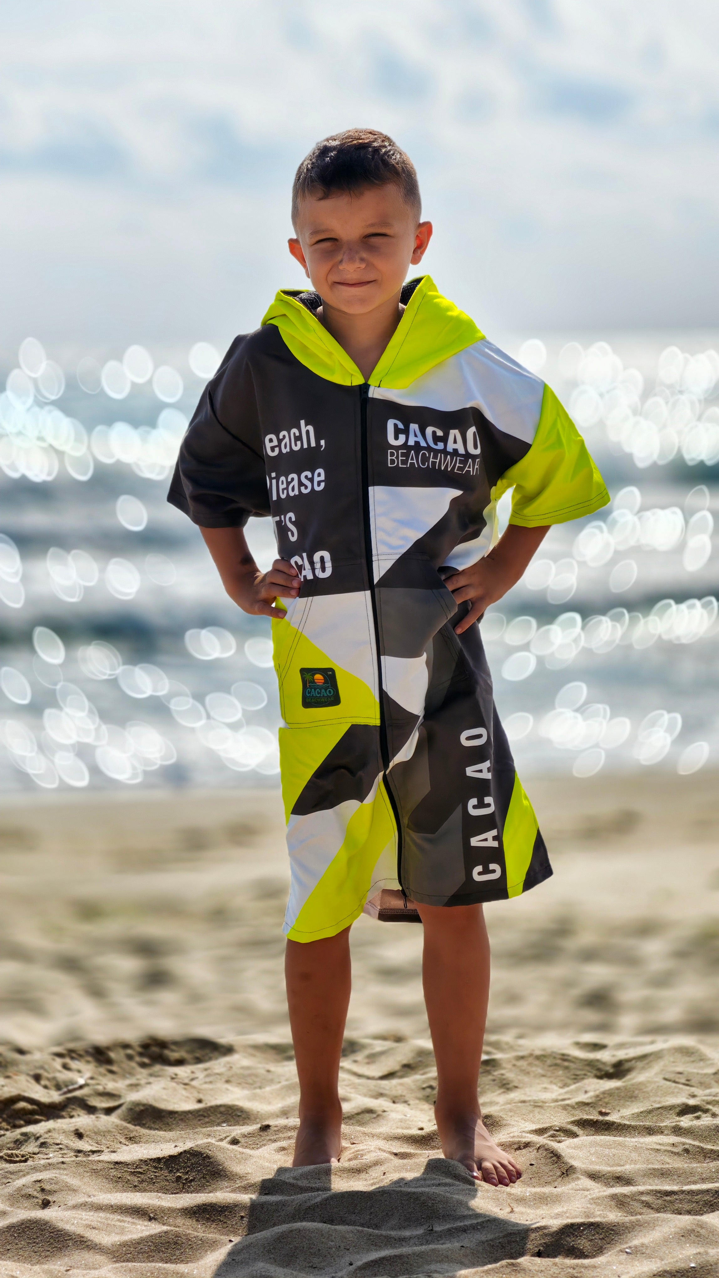 Детско плажно пончо Solar Vibes хавлия NanoDry Ultra™ с качулка, цип и джобове – CACAO Beachwear™